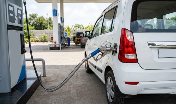 Checking CNG price today at an Indian gas dispensing station